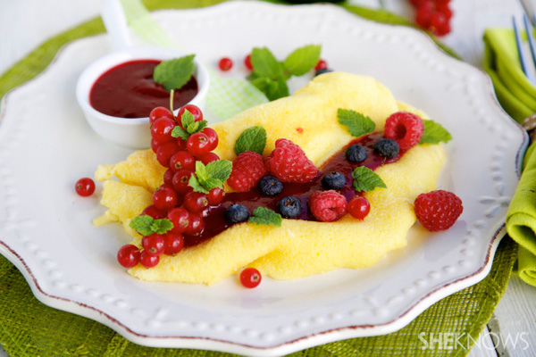 Sweet egg pancake with berries | Sheknows.com