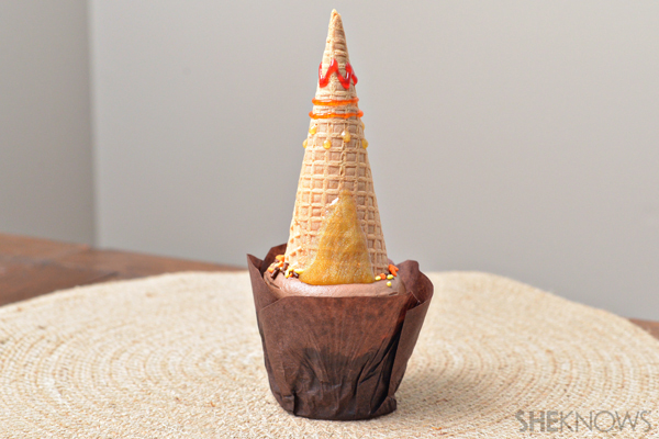 Edible Thanksgiving crafts - Tee-pee topped cupcake