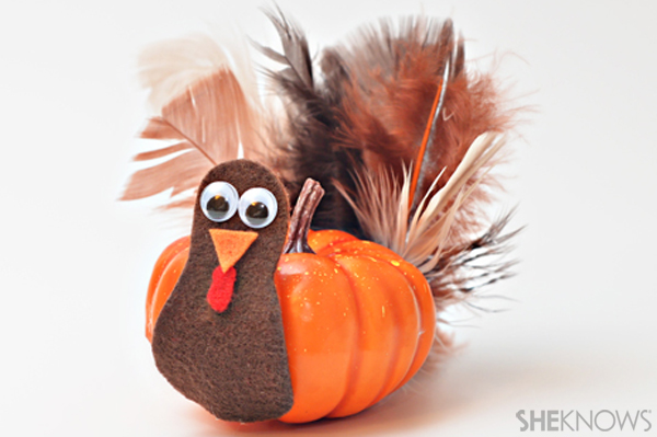 Mini pumpkin turkey craft for Thanksgiving