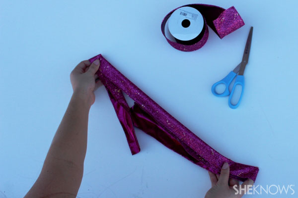 Flamingo costume: Cut your ribbon and tulle