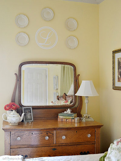 Vintage details for a charming bedroom