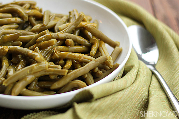 Green beans with maple-mustard sauce