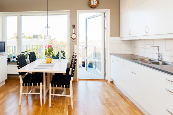 White kitchen decor