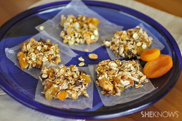 Fruit and nut oat clusters