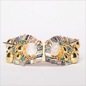 Sparkling collar