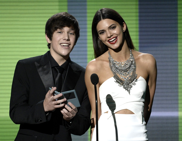 Austin Mahone and Kendall Jenner at the 2013 AMAs