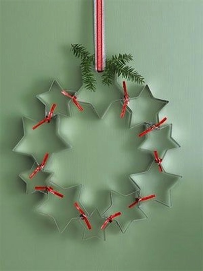 Cookie cutter Christmas wreath