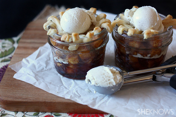 Apple pie in a cup