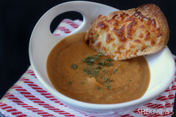 Winter squash soup with cheesy bread croutons