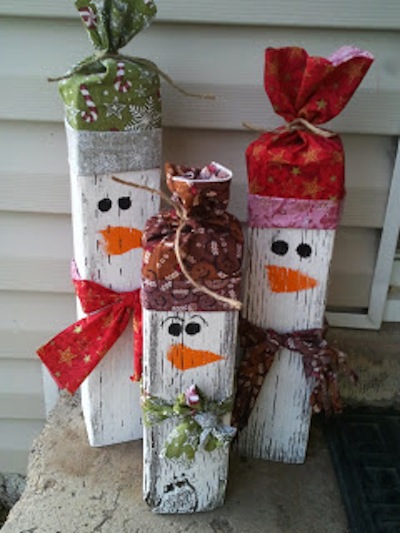 Wooden snowman family