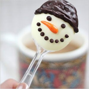 Chocolate snowmen on spoons | Sheknows.com