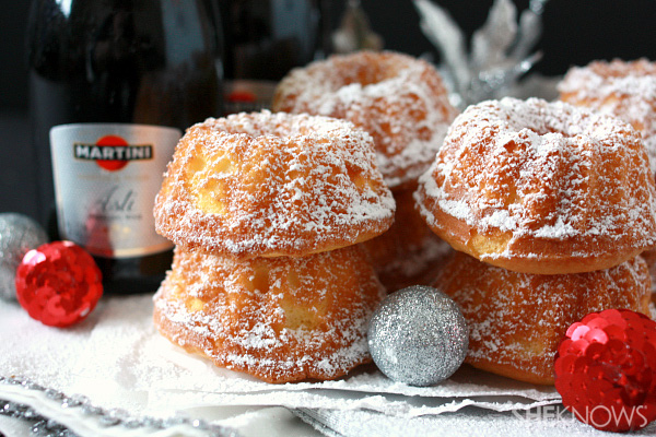 Champagne lemon mini bundt cake