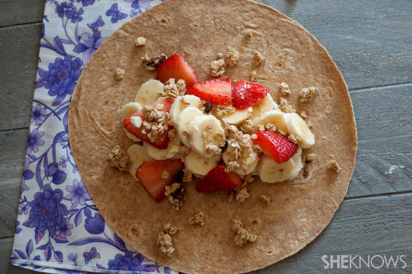 Skinny cheesecake fruit wraps