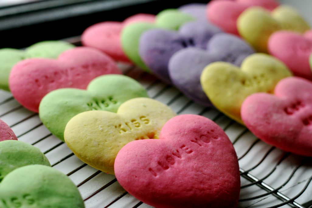 http://cdn.sheknows.com/articles/2013/12/allParenting/Valentines_party_food/valentines-day-party-food-kelseys-kitchen-conversation-heart-sugar-cookies.jpg