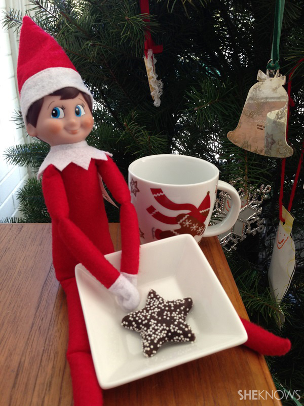 15 Insanely simple Elf on the Shelf ideas for Christmas Eve