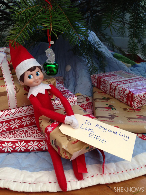 15 Insanely simple Elf on the Shelf ideas for Christmas Eve - Page 2