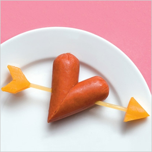 Puppy love hot dog hearts | Sheknows.com
