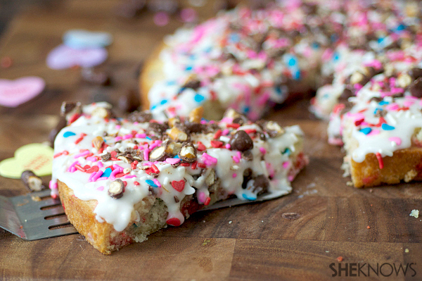 Funfetti cookie pizza | Sheknows.com