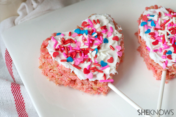Pink heart rice krispie pops | Sheknows.com