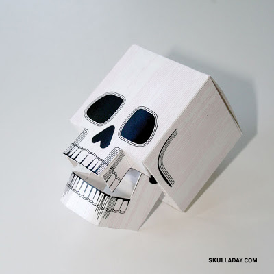 Papercraft skull with moveable jaw