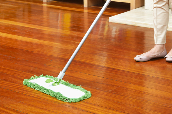 How to mop laminate floors