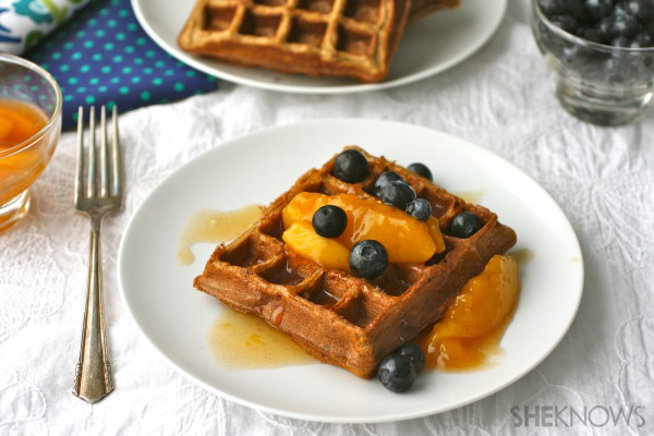 Gluten-free Goodie of the Week: Cinnamon-peach waffles with peach topping
