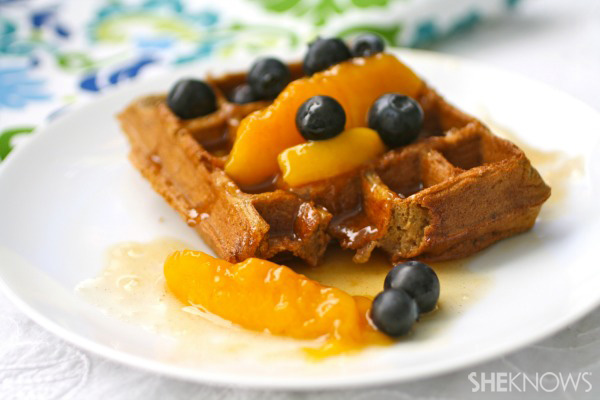 Gluten-free Goodie of the Week: Cinnamon-peach waffles with peach topping