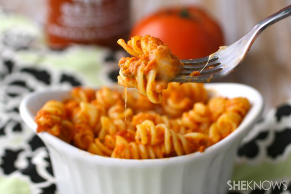 Baked pasta with Sriracha cream sauce