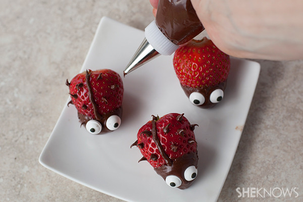  Valentine love bug snacks 