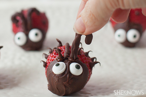  Valentine love bug snacks 