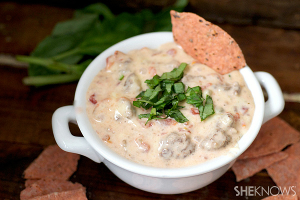 3 Super cheesy queso dips