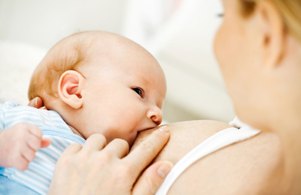 how to feed a newborn