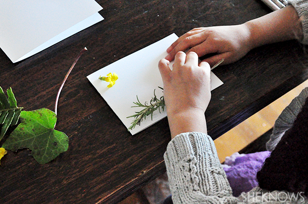 Greeting card with fresh flowers | Sheknows.com - child working