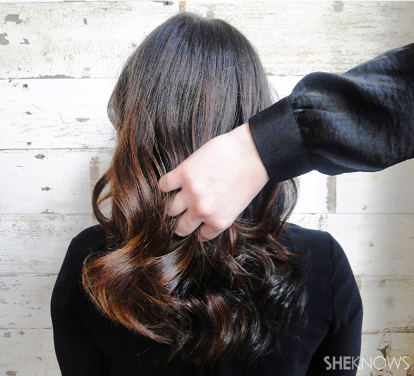 Hairstyle how to: Sexy Victoria's Secret bedhead curls | SheKnows.com
