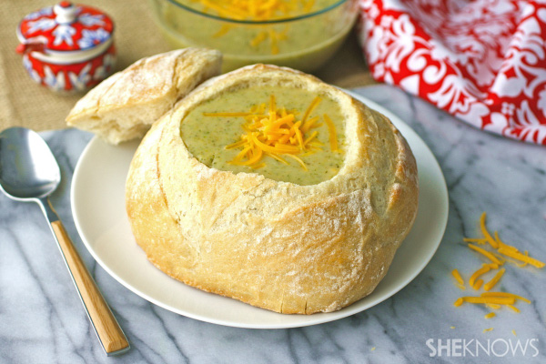 Roasted broccoli, garlic & cheddar soup