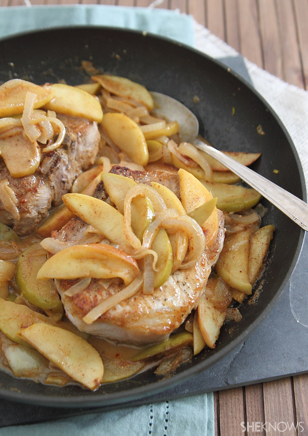 Apple cinnamon skillet pork chops