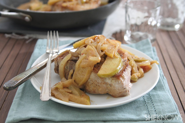 Apple cinnamon skillet pork chops