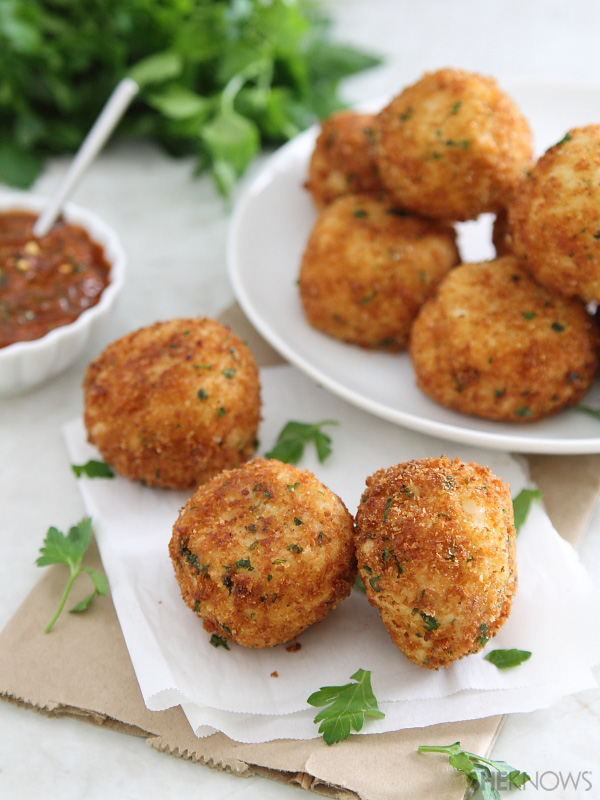 Arancini with spicy marinara sauce°