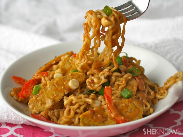 Ramen noodles with tempeh and spicy peanut sauce