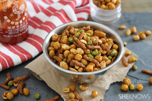 Sriracha snack mix
