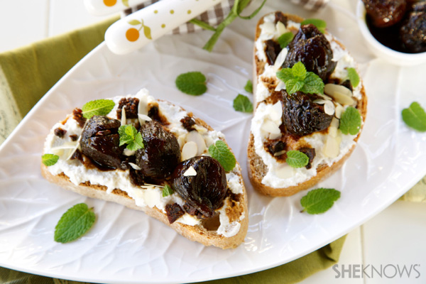 Crostini with drunken figs and ricotta