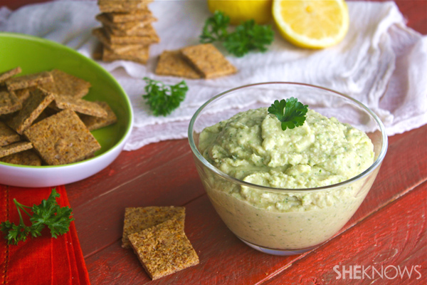 Gluten-free zucchini hummus and peppered crackers