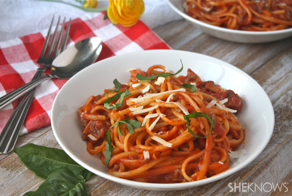 One-pot spaghetti with meat sauce