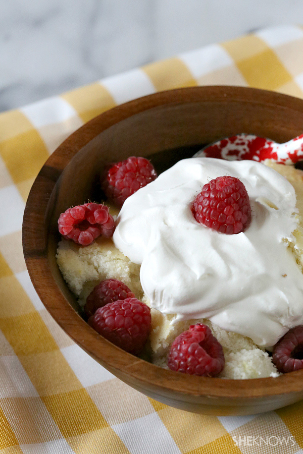 Lemon berry scoop cake