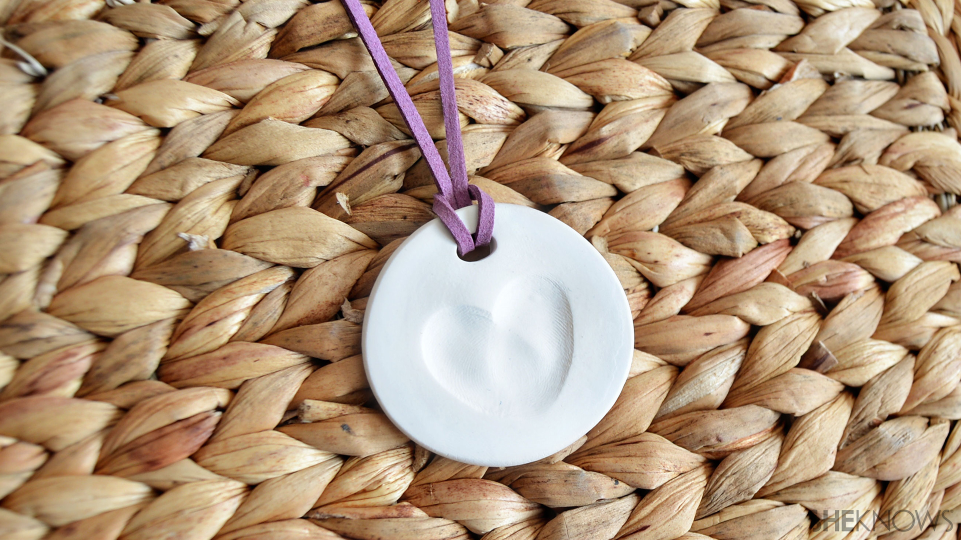 Heart thumb print necklace | Sheknows.com