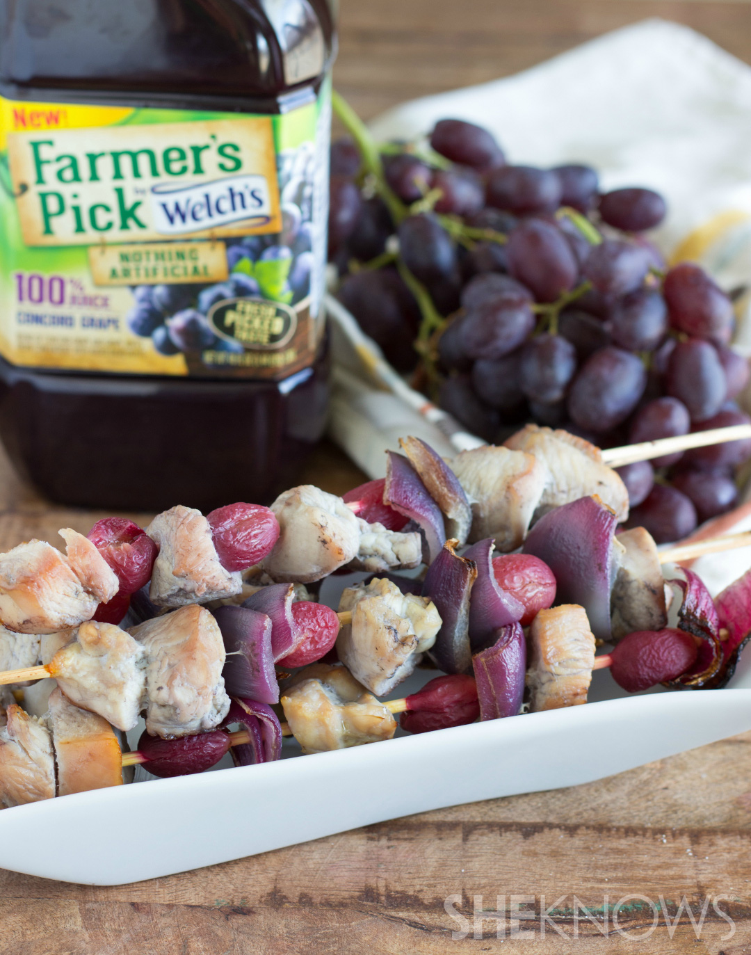 Chicken and grape kebabs with thyme