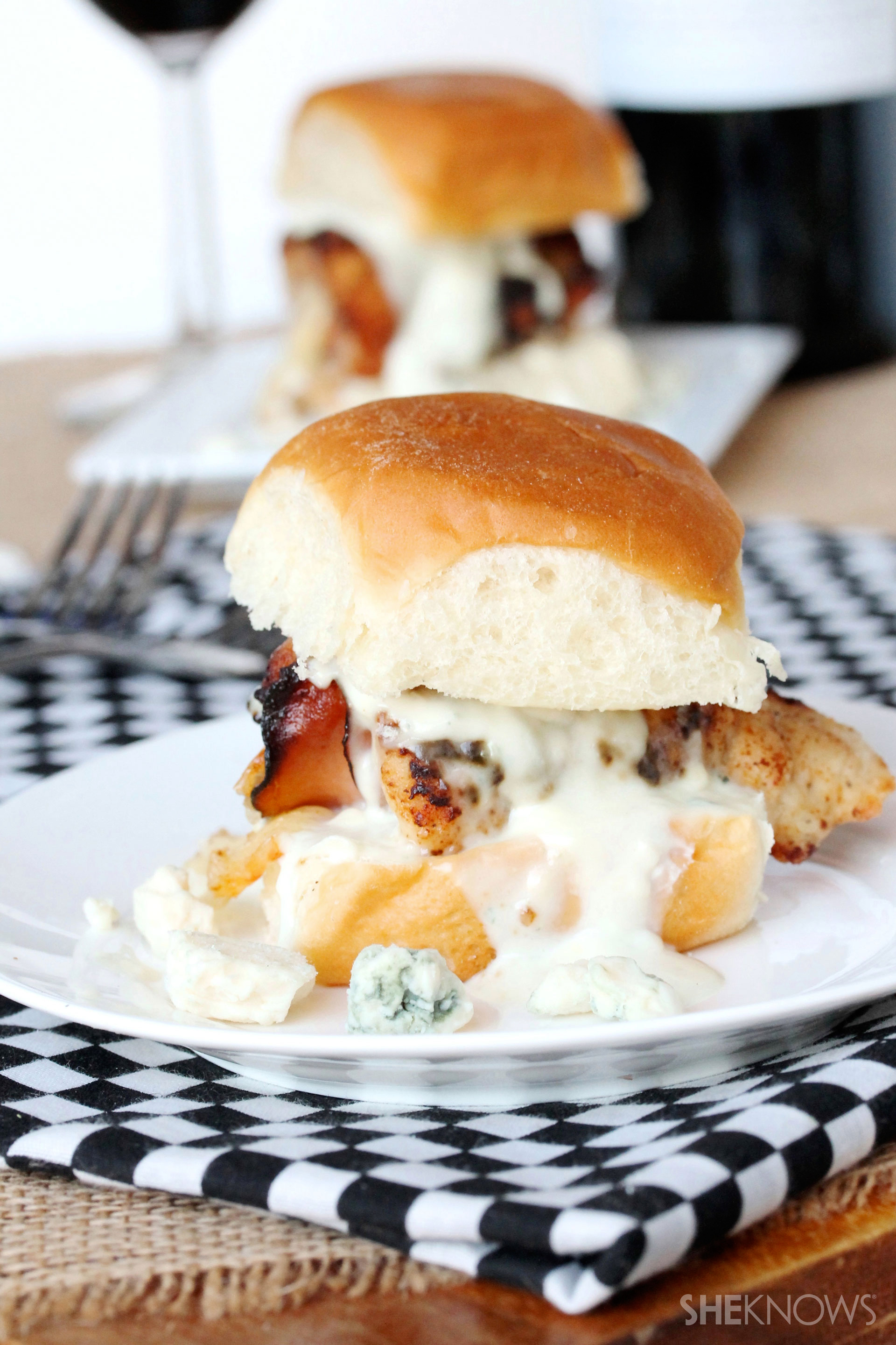 Cordon bleu chicken sliders with blue cheese sauce recipe