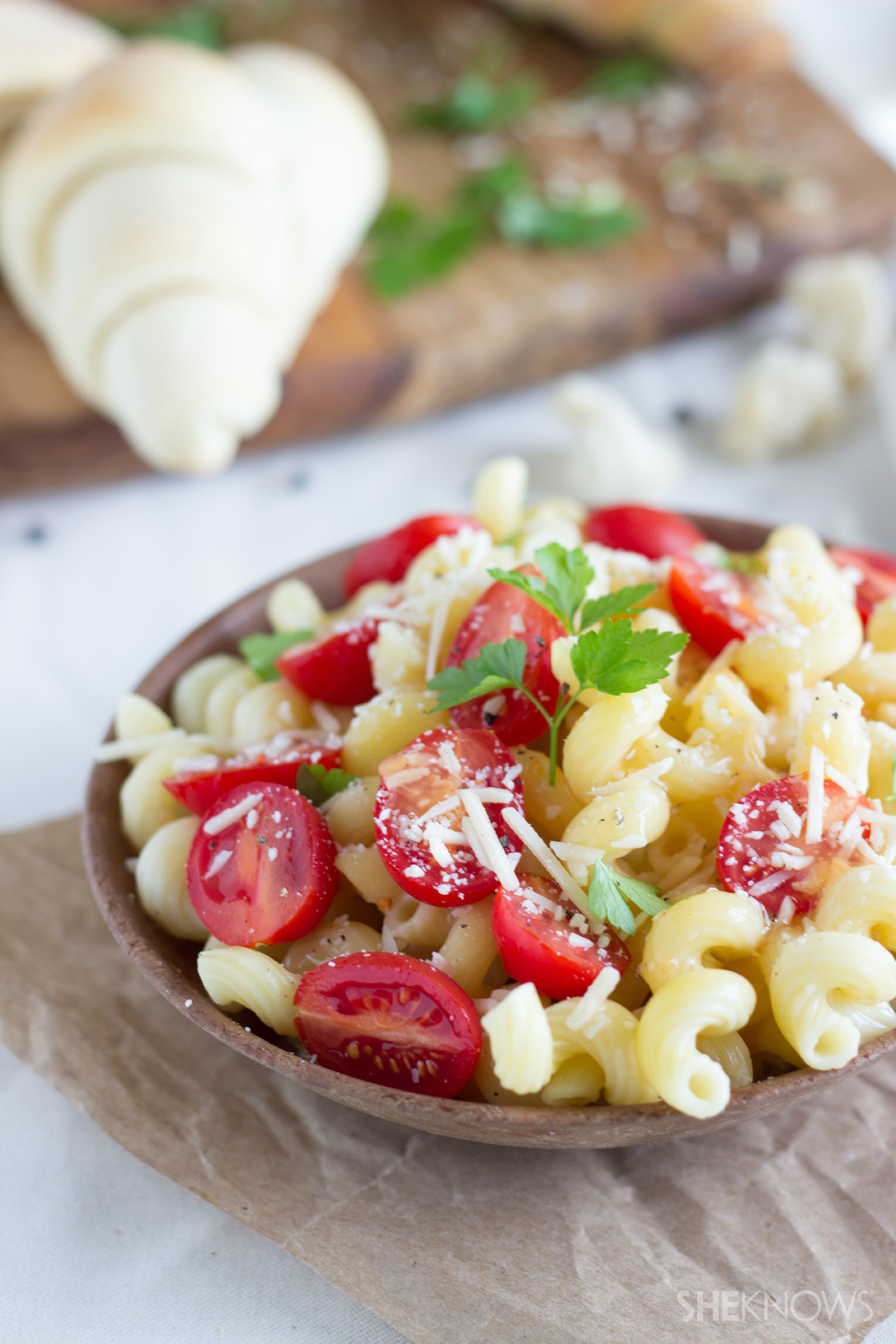 Zesty parsley and tomato pasta dish