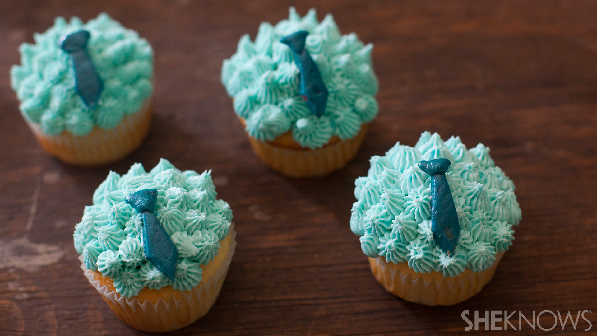 Tie cupcakes for Father's Day
