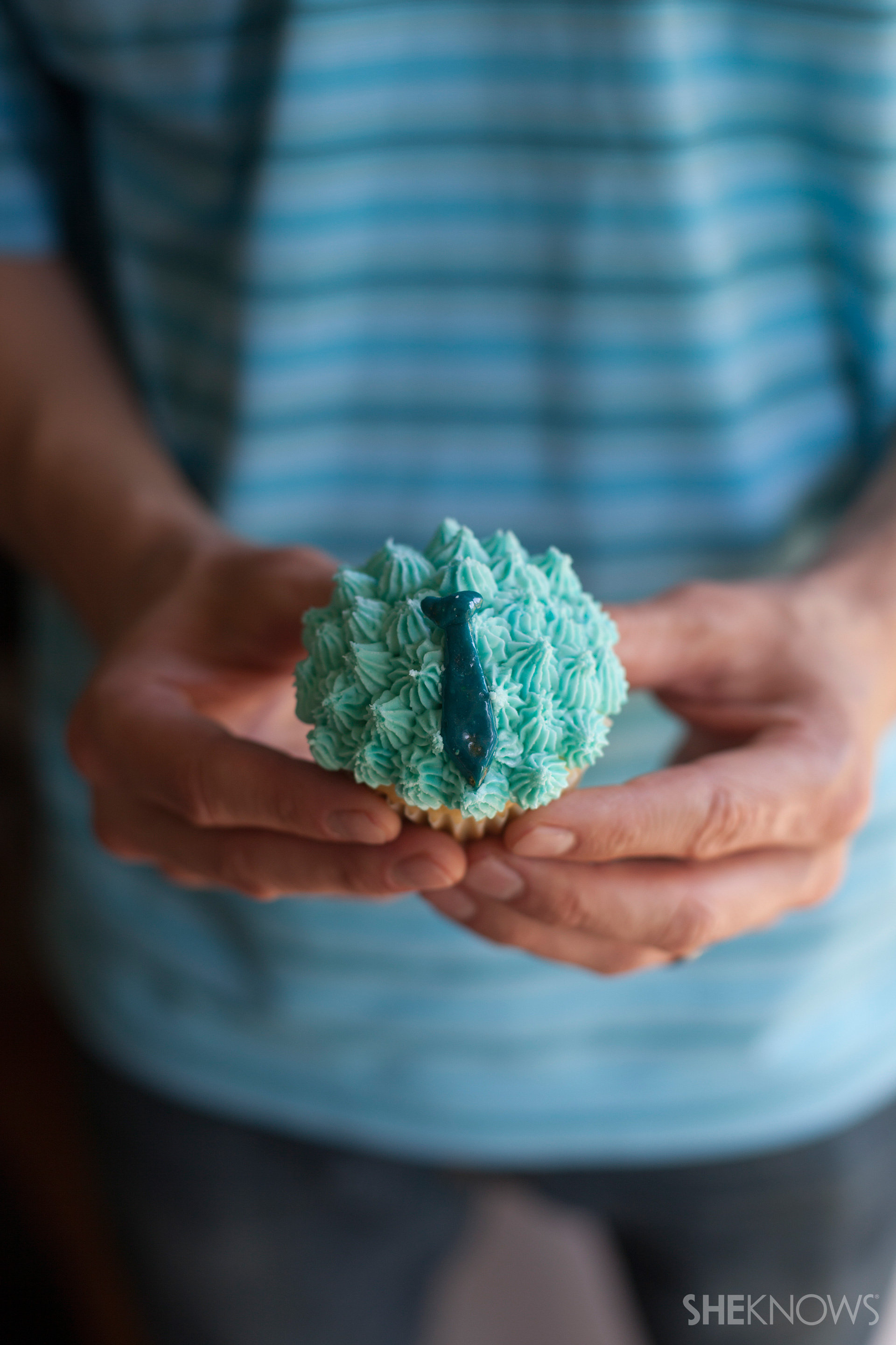 Tie cupcakes for Father's Day